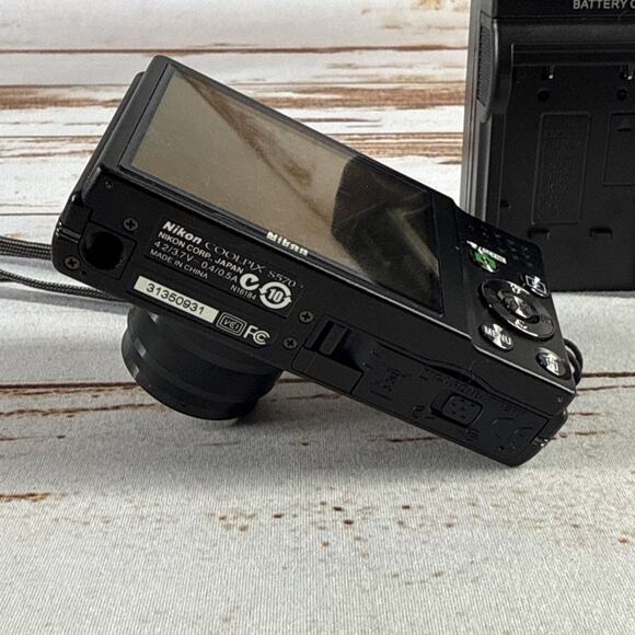 Nikon COOLPIX S570 12.0MP Digital Camera Black PARTS ONLY - Picture 6 of 6